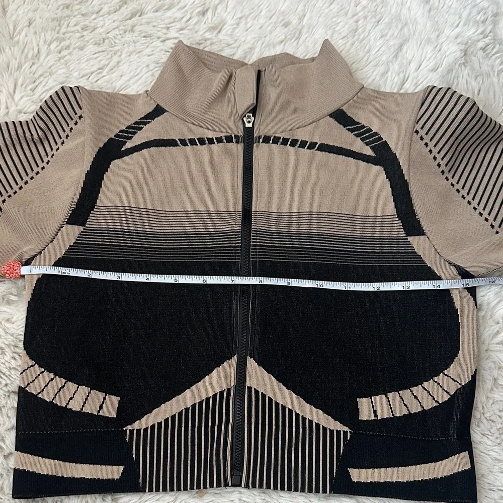 New Mix Women’s L Black and Tan Geometric Y2K stretch Zip up Jacket - Picture 13 of 15